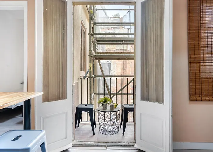 Sunny Retro Flat Balcony In Poble Sec *