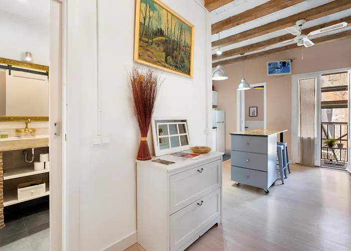 Sunny Retro Flat Balcony In Poble Sec