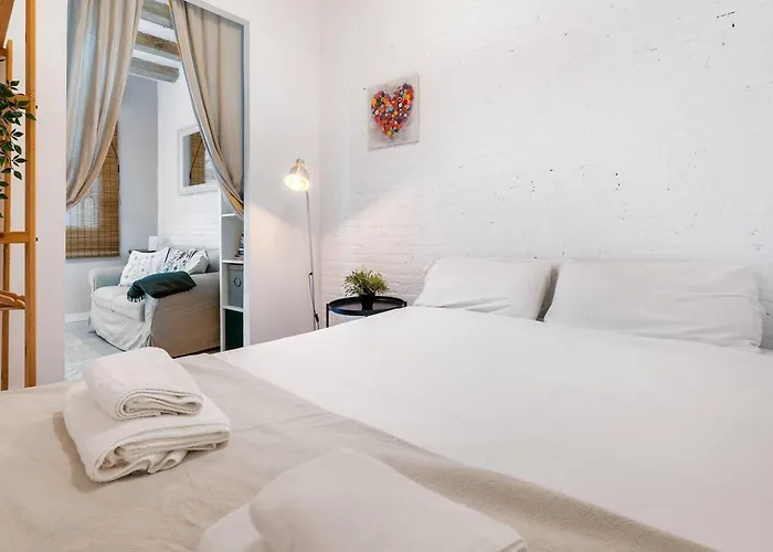 Sunny Retro Flat Balcony In Poble Sec *