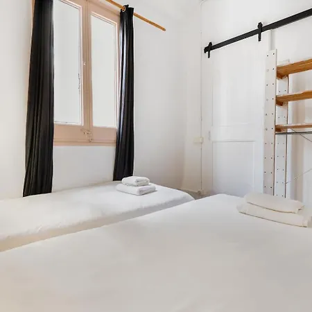 Sunny Retro Flat Balcony In Poble Sec * ברצלונה