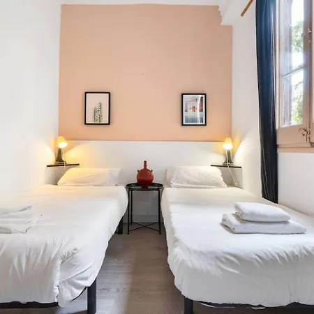 Sunny Retro Flat Balcony In Poble Sec דירה