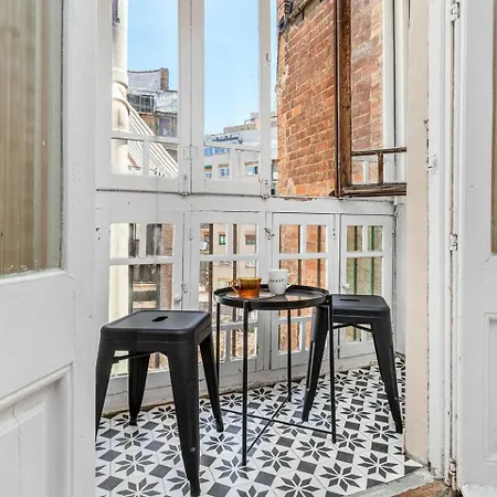 Sunny Retro Flat Balcony In Poble Sec ברצלונה