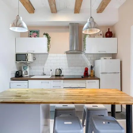 Sunny Retro Flat Balcony In Poble Sec ברצלונה