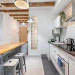 Sunny Retro Flat Balcony In Poble Sec شقة برشلونة