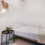 Sunny Retro Flat Balcony In Poble Sec برشلونة