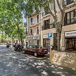 Sunny Retro Flat Balcony In Poble Sec شقة برشلونة
