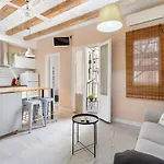 Sunny Retro Flat Balcony In Poble Sec شقة برشلونة