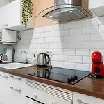 Sunny Retro Flat Balcony In Poble Sec شقة برشلونة