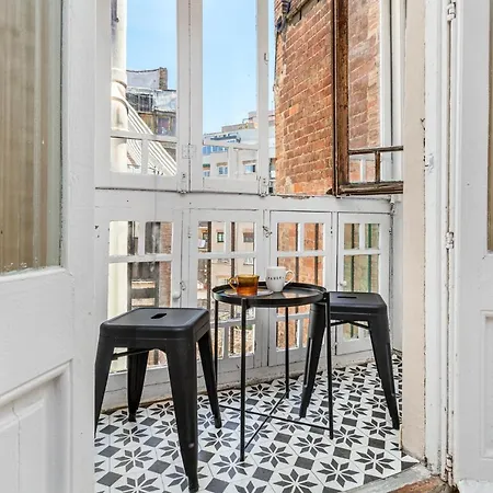 Sunny Retro Flat Balcony In Poble Sec *